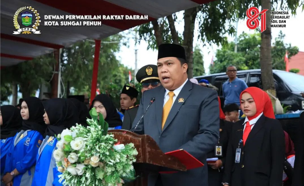Ketua DPRD Hutri Randa membacakan naskah Proklamasi.(poto: oegopost.id).
