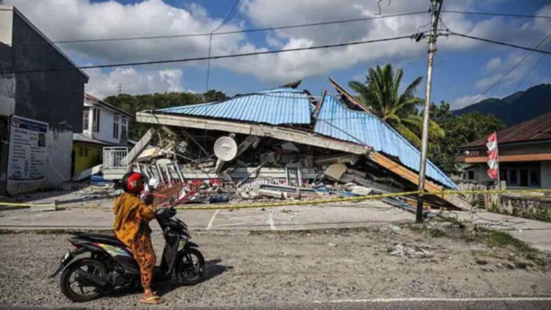 Rumah Rusak akibat gempa NTT.(Poto: radarsumbar.com).