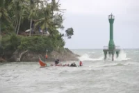 Nelayan Padang pulang melaut saat kondisi cuaca tak menentu.(poto: padangkita.com).