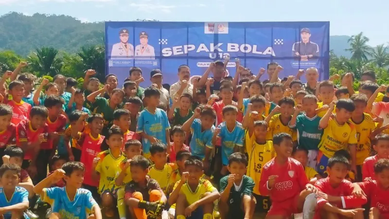 Sebanyak 29 Sekolah Sepak Bola (SSB) di Kota Padang ambil bagian dalam ajang turnamen sepak bola kelompok usia 12 tahun (U-12) memperebutkan trofi Wali Kota Padang.(poto: padangkita.com).
