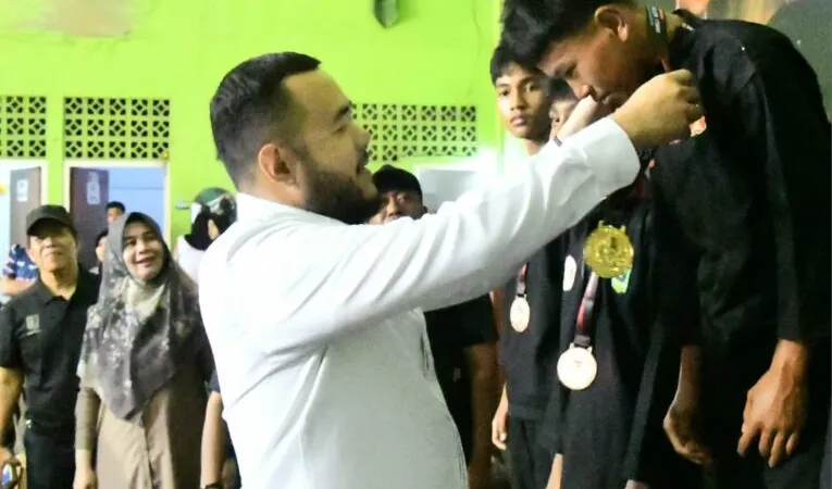 Wali Kota Padang Fadly Amran secara resmi menutup perhelatan Kejuaraan Pencak Silat Wali Kota Cup II Tahun 2026.(poto: padangkita.com).