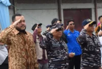 Wali Kota Padang, Fadly Amran, menghadiri pelepasan Kapal Republik Indonesia (KRI) Teluk Kendari-518, di Dermaga IV Pelabuhan Teluk Bayur.(poto: padangkita.com).