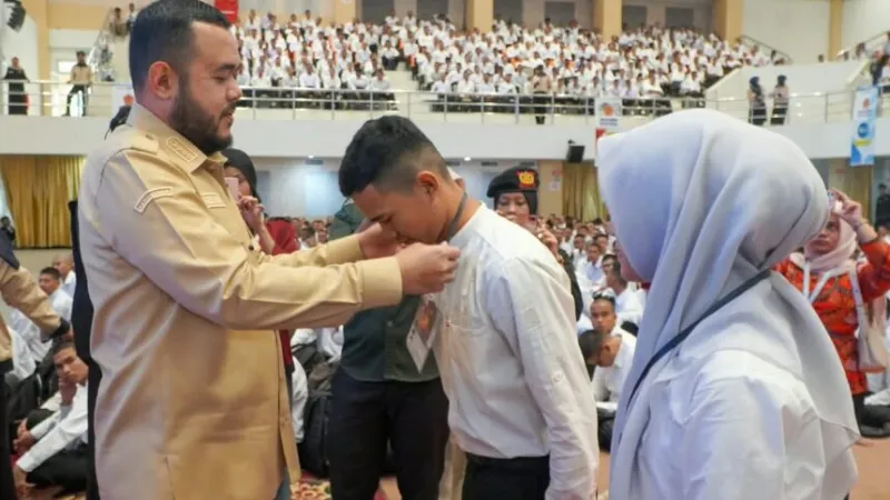 Wali Kota Padang Fadly Amran membuka secara resmi Pengenalan Kehidupan Kampus bagi Mahasiswa Baru (PKKMB) Politeknik Negeri Padang (PNP) Tahun Akademik 2026/2027.(poto: padangkita.com).