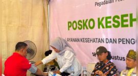 PT Pegadaian Kanwil II Pekanbaru menggandeng Inisiatif Zakat Indonesia Perwakilan Riau untuk memberikan layanan kesehatan gratis Kuansing bagi pengunjung Festival Pacu Jalur.(poto: infosumbar.net).