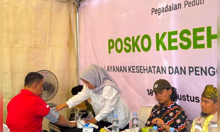 PT Pegadaian Kanwil II Pekanbaru menggandeng Inisiatif Zakat Indonesia Perwakilan Riau untuk memberikan layanan kesehatan gratis Kuansing bagi pengunjung Festival Pacu Jalur.(poto: infosumbar.net).