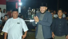 Wali Kota Padang, Fadly Amran, menghadiri malam puncak peringatan Hari Ulang Tahun (HUT) ke-81 Kemerdekaan Republik Indonesia (RI) yang digelar warga Jalan Jawa Gadut RT 01 RW 03, Kelurahan Limau Manis, Kecamatan Pauh.(poto: padangkita.com).