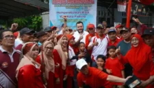 Wali Kota Padang Fadly Amran menghadiri kegiatan jalan santai se-Kelurahan Kubu Dalam Parak Karakah, Kecamatan Padang Timur.(poto: padangkita.com).