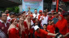 Wali Kota Padang Fadly Amran menghadiri kegiatan jalan santai se-Kelurahan Kubu Dalam Parak Karakah, Kecamatan Padang Timur.(poto: padangkita.com).