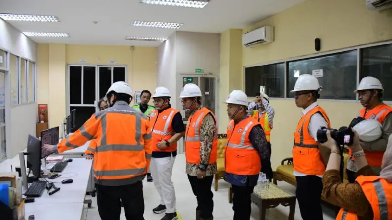 Anggota DEN Satya Widya Yudha meninjau langsung implementasi teknologi mutakhir tersebut di Kota Padang pada Kamis (27/8/2026).(poto: padangkita.com).