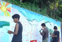 Warga Mata Air Padang sulap trotoar jadi kanvas lewat lomba mural. Ajang kreatif ini angkat pesona pariwisata lokal sekaligus memeriahkan HUT ke-81 RI.(poto: padangkita.com).