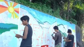 Warga Mata Air Padang sulap trotoar jadi kanvas lewat lomba mural. Ajang kreatif ini angkat pesona pariwisata lokal sekaligus memeriahkan HUT ke-81 RI.(poto: padangkita.com).