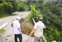 Perbaikan infrastruktur jalan menjadi salah satu prioritas penggunaan tambahan dana TKD di Sumbar.(poto: padangkita.com).