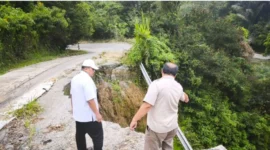 Perbaikan infrastruktur jalan menjadi salah satu prioritas penggunaan tambahan dana TKD di Sumbar.(poto: padangkita.com).