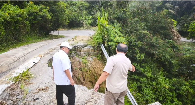 Perbaikan infrastruktur jalan menjadi salah satu prioritas penggunaan tambahan dana TKD di Sumbar.(poto: padangkita.com).