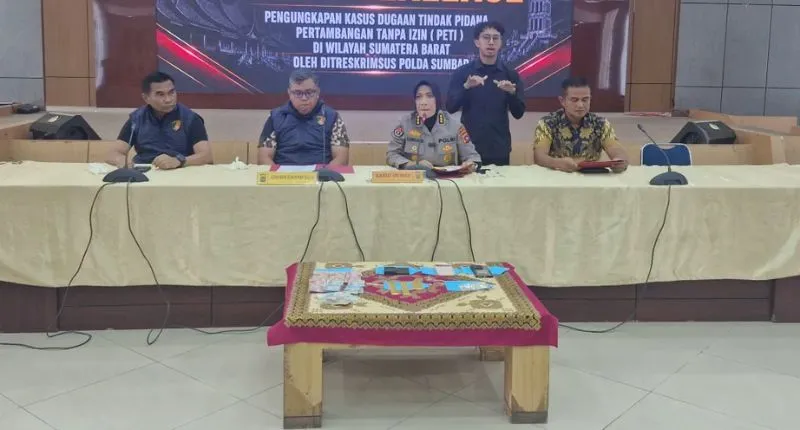 Polda Sumbar membongkar jaringan tambang emas ilegal dan menangkap WNA asal India di Kota Solok.(poto: padangkita.com).