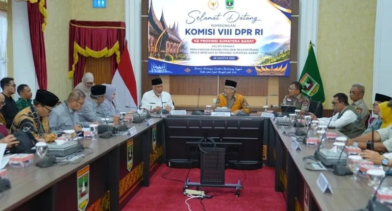 Gubernur Sumatera Barat Mahyeldi Ansharullah menyampaikan urgensi penanganan ini saat menerima Kunjungan Kerja Spesifik Komisi VIII DPR RI pada Jumat, 28 Agustus 2026.(poto: padangkita.com).