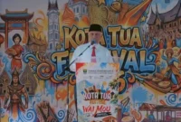 Gubernur Sumbar Mahyeldi Ansharullah membuka Kota Tua Festival 2026 di kawasan Pondok, Kota Tua Padang, Sabtu (15/8/2026).(poto: padangkita.com).
