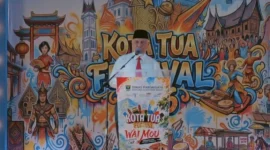 Gubernur Sumbar Mahyeldi Ansharullah membuka Kota Tua Festival 2026 di kawasan Pondok, Kota Tua Padang, Sabtu (15/8/2026).(poto: padangkita.com).