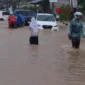 Kondisi banjir di depan RSUD Rasyidin Padang.(poto: radarsumbar.com).