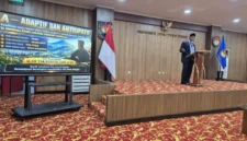 Gubernur Sumatera Barat Mahyeldi Ansharullah mengajak Praja IPDN asal Sumbar untuk bersiap menjadi birokrat masa depan yang berintegritas tinggi.(poto: padangkita.com).