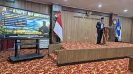 Gubernur Sumatera Barat Mahyeldi Ansharullah mengajak Praja IPDN asal Sumbar untuk bersiap menjadi birokrat masa depan yang berintegritas tinggi.(poto: padangkita.com).
