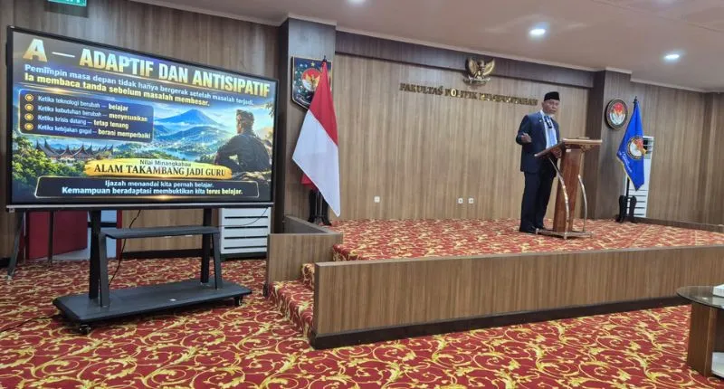 Gubernur Sumatera Barat Mahyeldi Ansharullah mengajak Praja IPDN asal Sumbar untuk bersiap menjadi birokrat masa depan yang berintegritas tinggi.(poto: padangkita.com).