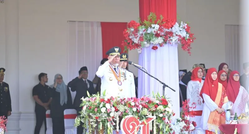 Mahyeldi Ansharullah bersama jajaran Forkopimda mengikuti Upacara Peringatan HUT ke-81 Kemerdekaan Republik Indonesia di Halaman Istana Gubernur Sumatera Barat, Senin (17/8/2026).(poto: padangkita.com).