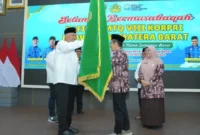 Gubernur Sumatera Barat Mahyeldi Ansharullah melepas secara resmi Kafilah MTQ KORPRI Sumbar yang akan bertanding di Kota Makassar.(poto: padangkita.com).