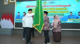 Gubernur Sumatera Barat Mahyeldi Ansharullah melepas secara resmi Kafilah MTQ KORPRI Sumbar yang akan bertanding di Kota Makassar.(poto: padangkita.com).