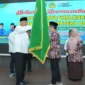 Gubernur Sumatera Barat Mahyeldi Ansharullah melepas secara resmi Kafilah MTQ KORPRI Sumbar yang akan bertanding di Kota Makassar.(poto: padangkita.com).