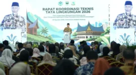 Gubernur Sumatera Barat (Sumbar) menghadiri Rapat Koordinasi Teknis Tata Lingkungan Tahun 2026 di Universitas Andalas (Unand), Padang, Kamis (20/8/2026).(poto: padangkita.com).