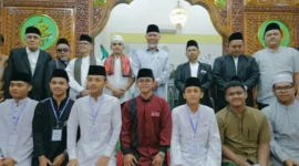 Gubernur Sumbar Mahyeldi Ansharullah bersama panitia pelaksana Lomba Khotbah Jumat dan Azan tingkat SMA/SMK se-Kota Padang.(poto: padangkita.com).