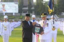 Gubernur Sumatera Barat Mahyeldi Ansharullah secara resmi menerima penganugerahan Kartika Pamong Praja Madya dari Institut Pemerintahan Dalam Negeri.(poto: padangkita.com).