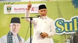 Gubernur Sumbar Mahyeldi dalam kegiatan Subuh Mubarakah ASN Pemprov Sumbar di Masjid Raya Syekh Ahmad Khatib Al-Minangkabawi, Minggu (2/8/2026).(poto: padangkita.com).