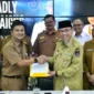 Maigus Nasir, bersama pimpinan OPD usai memimpin Rapat Pelaksanaan Program Layanan Lumpur Tinja Terjadwal (LLTT) Kota Padang di Gedung Putih, Kediaman Resmi Wali Kota Padang, Senin (3/8/2026).(poto: padangkita.com).