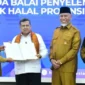 BPJPH Ahmad Haikal Hasan dan Gubernur Sumbar Mahyeldi Ansharullah. jajaran bupati, wali kota, Kepala Balai PJPH Sumbar Ikrar Abdi.(poto: padangkita.com).