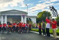 Gubernur Sumbar Mahyeldi Ansharullah melepas peserta Merdeka Bike 81 Km dalam rangka menyambut Hari Ulang Tahun (HUT) ke-81 Kemerdekaan Republik Indonesia.(poto: padangkita.com).