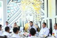 Wali Kota Padang Fadly Amran saat memimpin rapat internal bersama jajaran Organisasi Perangkat Daerah (OPD) terkait dan camat se-Kota Padang.(poto: padangkita.com).