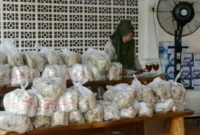 Ribuan nasi bungkus disiapkan Pemko Padang untuk dilasurkan kepada warga terdampak banjir. (poto: padangkita.com)