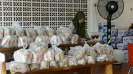 Ribuan nasi bungkus disiapkan Pemko Padang untuk dilasurkan kepada warga terdampak banjir. (poto: padangkita.com)