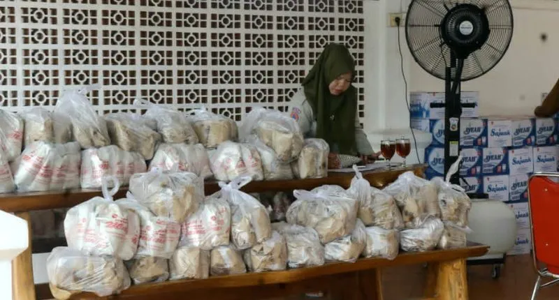 Ribuan nasi bungkus disiapkan Pemko Padang untuk dilasurkan kepada warga terdampak banjir. (poto: padangkita.com)