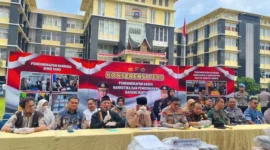 Konferensi pers pemusnahan barang bukti narkotika di Mapolda Sumbar, Selasa (18/8/2026).(poto: padangkita.com).