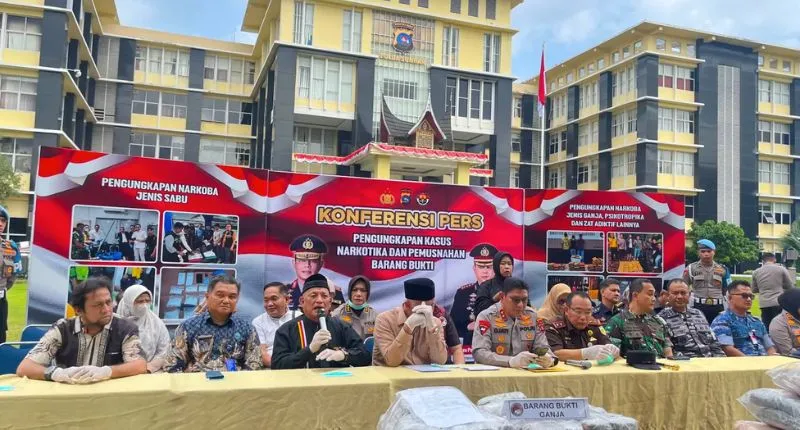 Konferensi pers pemusnahan barang bukti narkotika di Mapolda Sumbar, Selasa (18/8/2026).(poto: padangkita.com).