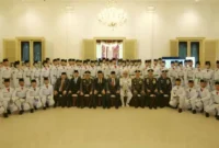 Gubernur Sumbar Mahyeldi Ansharulah bersama Paskibraka 2026 usai upacara pengukuhan.(poto: padangkita.com).