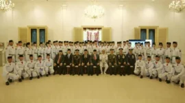 Gubernur Sumbar Mahyeldi Ansharulah bersama Paskibraka 2026 usai upacara pengukuhan.(poto: padangkita.com).