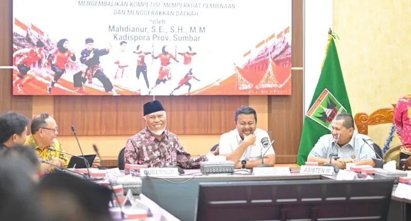 Gubernur Sumbar Mahyeldi Ansharullah dan Wagub Vasko Ruseimy memimpin Rapat Koordinasi Kepala Daerah se-Sumbar sekaligus launching Porprov XVI Tahun 2026, Kamis (27/8/2026).(poto: padangkita.com).