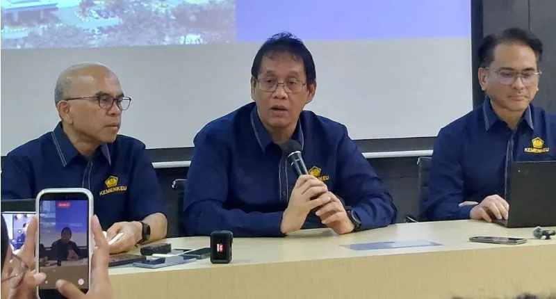 Menteri Keuangan (Menkeu) Purbaya Yudhi Sadewa memberikan keterangan di Kantor Kemenkeu.(poto: padangkita.com).