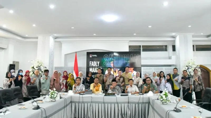 Pemerintah Kota Padang berhasil menembus enam besar nasional dalam Penilaian Kinerja Pelayanan Terpadu Satu Pintu (PTSP).(poto: radarsumbar.com).