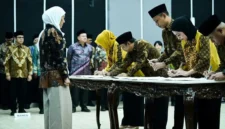 Menteri Komunikasi dan Digital Meutya Hafid memimpin agenda pengukuhan anggota kpi pusat periode 2026–2029 di Jakarta pada Rabu (26/8/2026).(poto: radarsumbar.com).