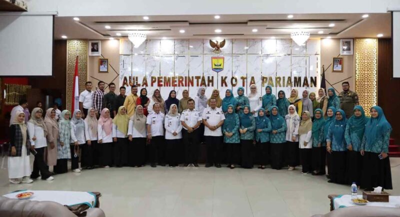 Wali Kota Pariaman Yota Balad secara resmi melepas keberangkatan kontingen daerah untuk mengikuti ajang Jambore Kader PKK Pariaman tingkat provinsi.(poto: radarsumbar.com).